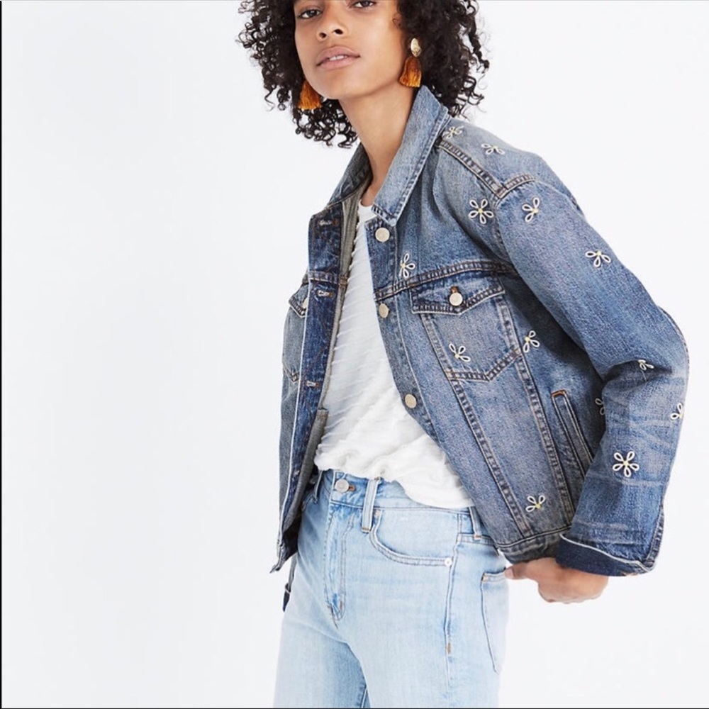 Perfect Vintage Jean Jacket Embroidered Daisies